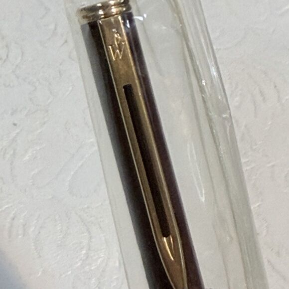Waterman Matte Burgundy Twist Ball Point Pen - Picture 4 of 16